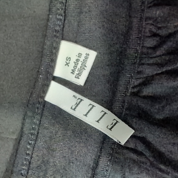 Elle XS black flowy blouse - Picture 5 of 7